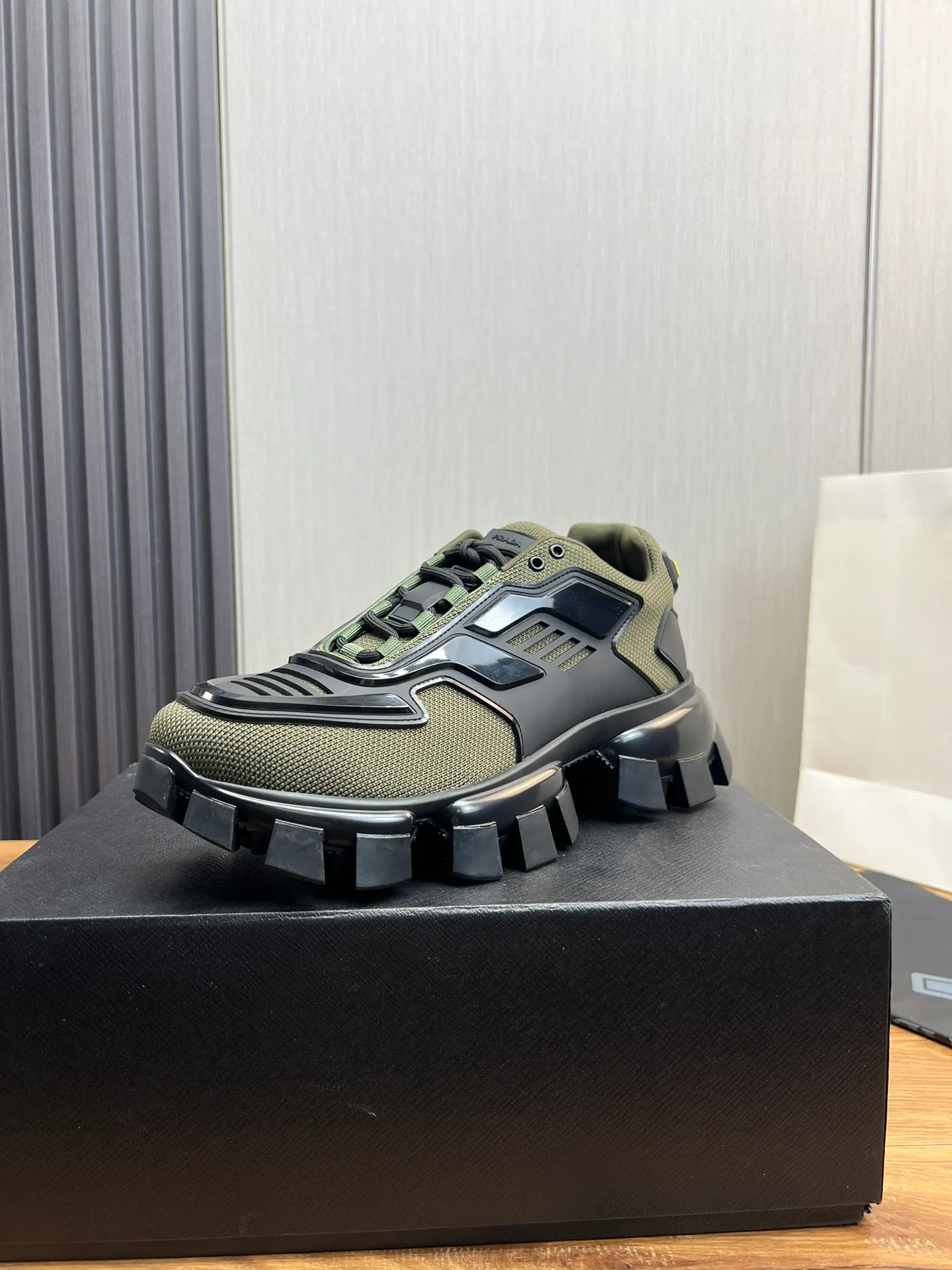 Men's shoes 💰620💰 [PRADA] Popular thick-soled shoes for couples 👩‍❤️‍👨 Available all year round ✔️Official website synchronization Original fly-knit film fabric + cowhide lining, 1⃣️ to 1⃣️ replica, original sole, 36-45 (45 made to order, non-refundable)